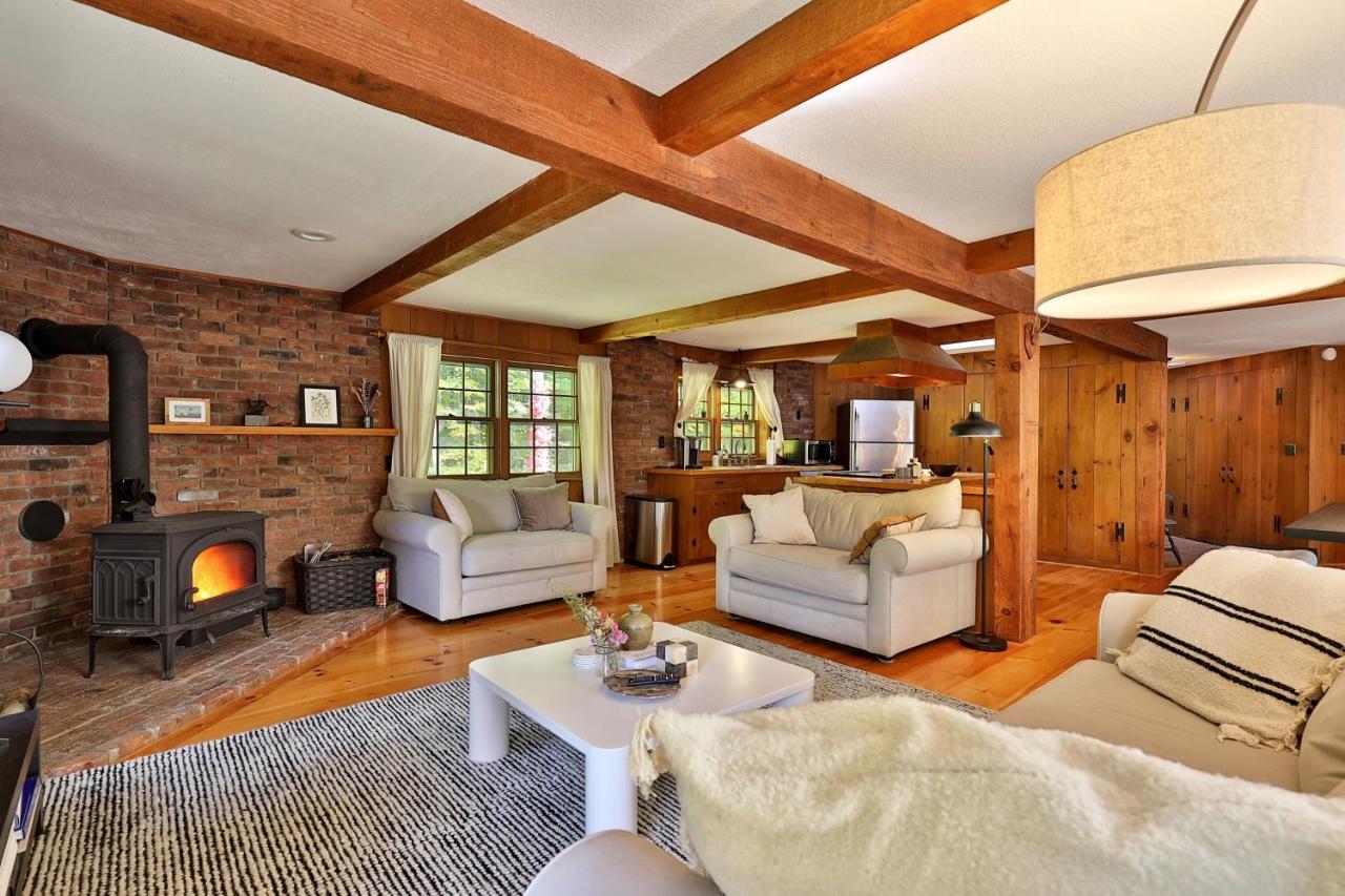 Forest Mountain Escape- Beautiful Mountaintop Escape In Mendon, Vt, 20 Min To Killington 14 To Pico, Home Экстерьер фото